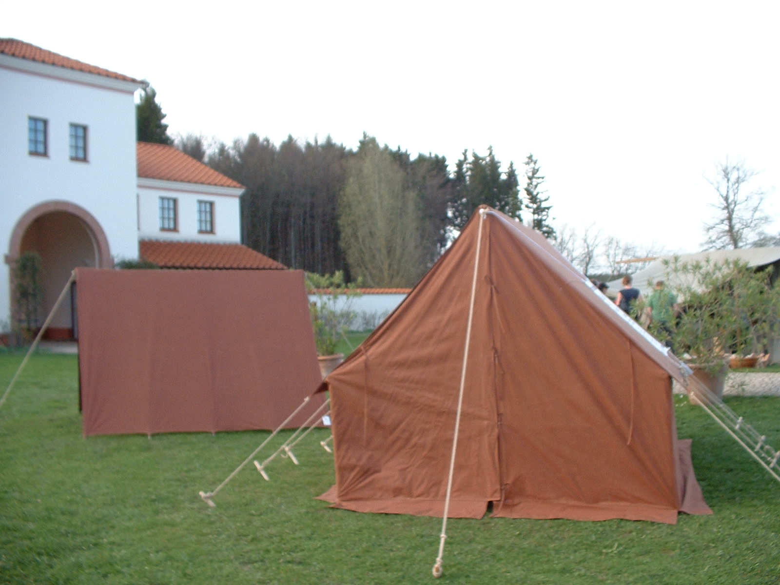 Zelte zur IRM Villa Borg